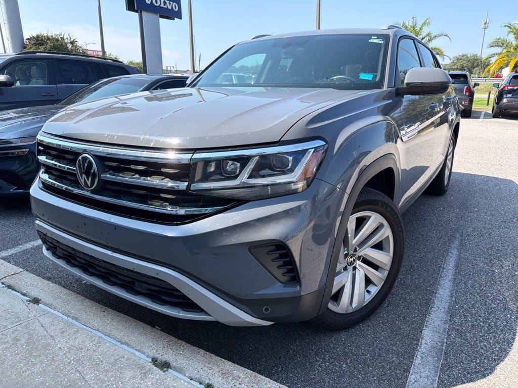 2022 Volkswagen Atlas Cross Sport 3.6L V6 SE w/Technology — photo 1 of 10