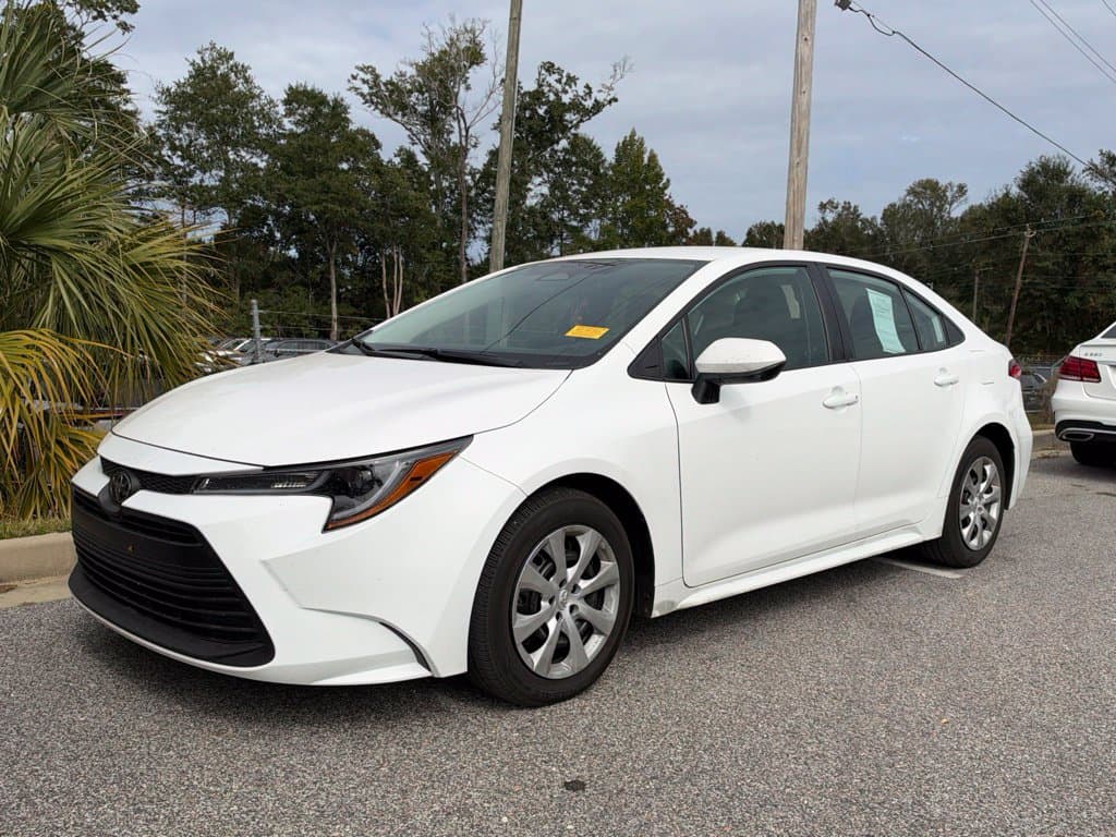 2025 Toyota Corolla LE — photo 1 of 5
