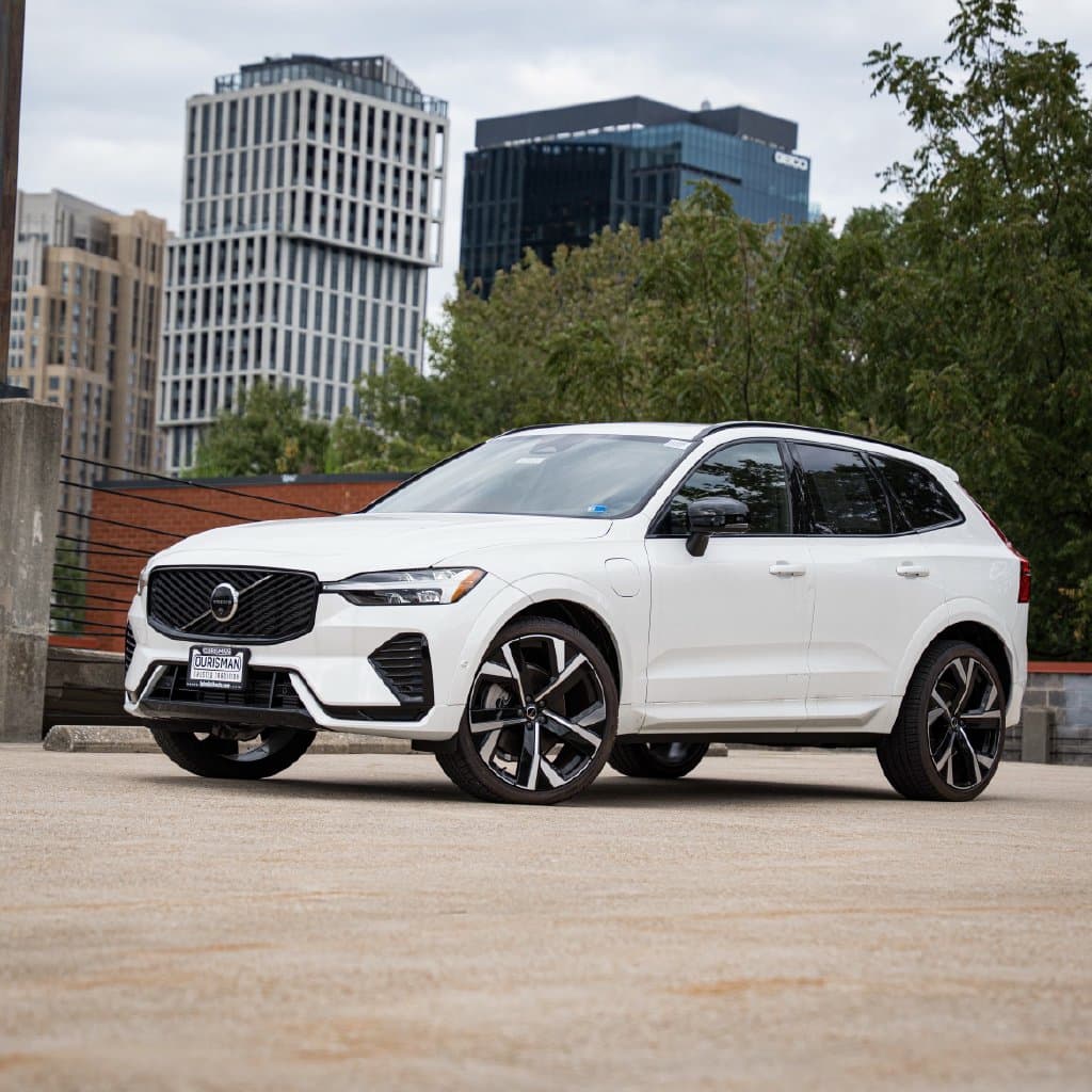 2026 Volvo XC60 Plug-In Hybrid Base — photo 1 of 30