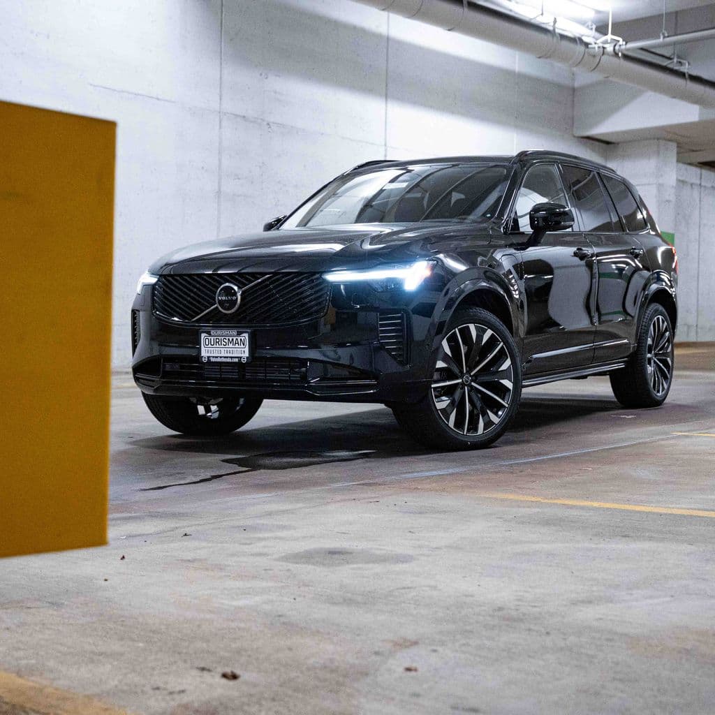 2026 Volvo XC90 Plug-In Hybrid Ultra Dark Theme — photo 1 of 30