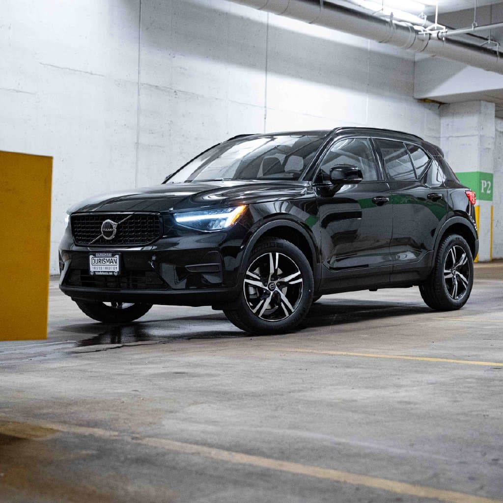 2026 Volvo XC40 Base — photo 1 of 30