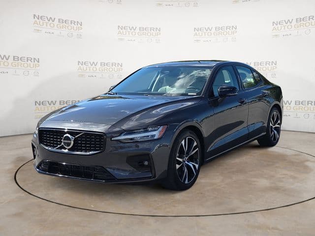 2024 Volvo S60 Plus Dark Theme — photo 1 of 15