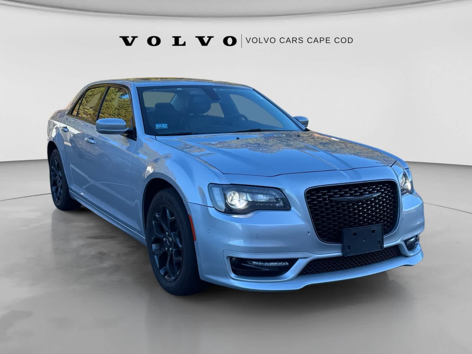 2023 Chrysler 300 Touring L — photo 1 of 2