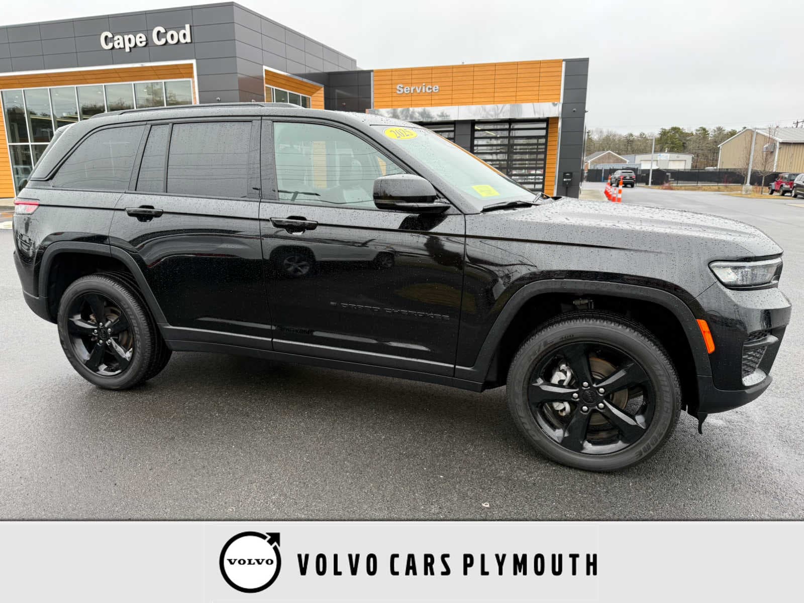 2025 Jeep Grand Cherokee Laredo — photo 1 of 28