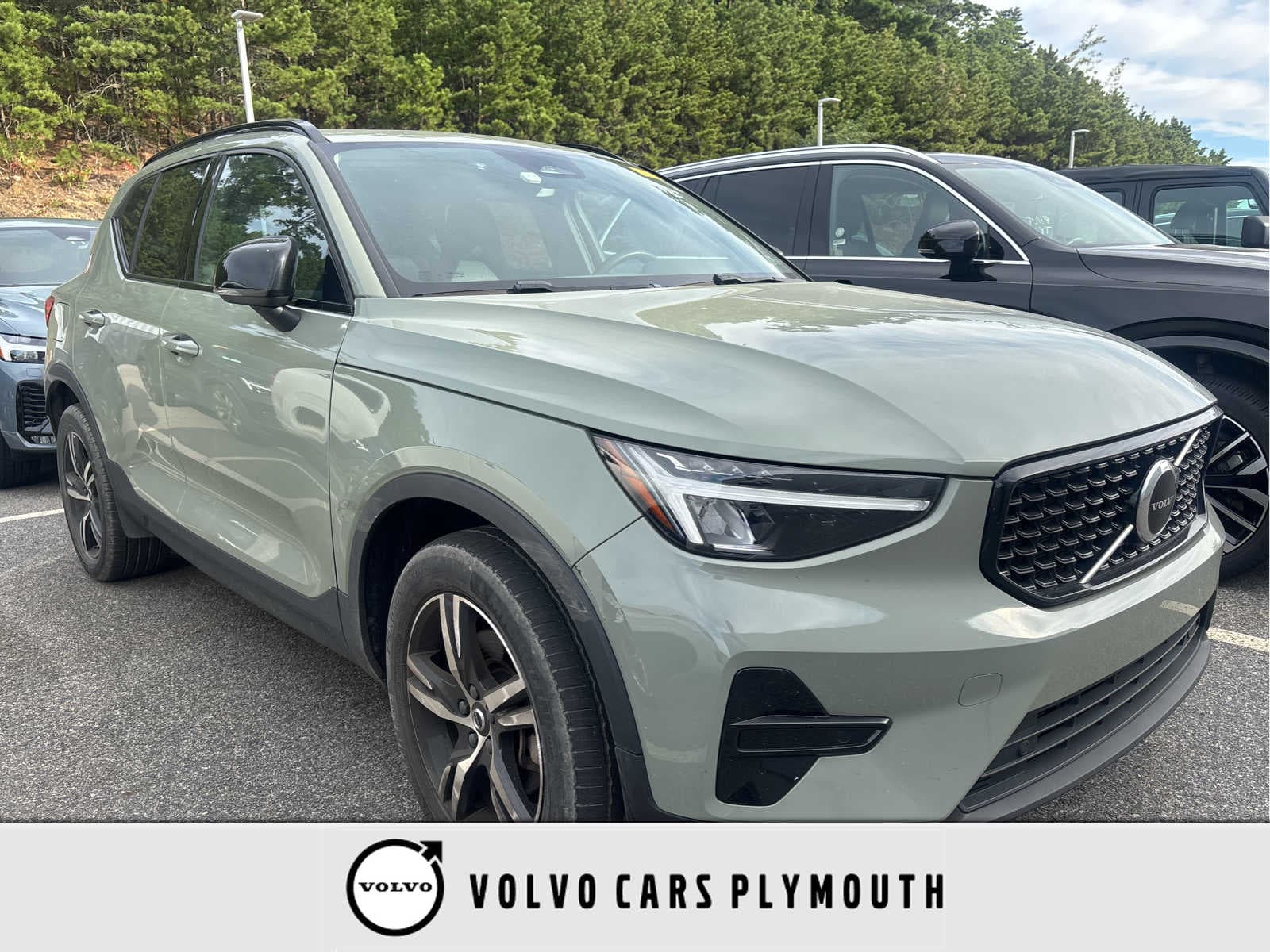 2024 Volvo XC40 Base — photo 1 of 6