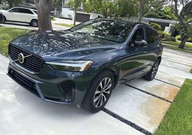 2024 Volvo XC60 Plus Dark Theme — photo 1 of 3