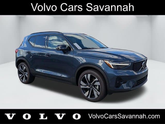 2026 Volvo XC40 Base — photo 1 of 32