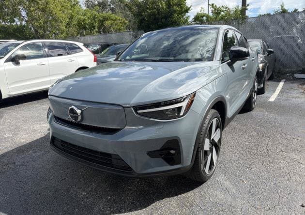 2023 Volvo C40 Recharge Pure Electric Ultimate — photo 1 of 8