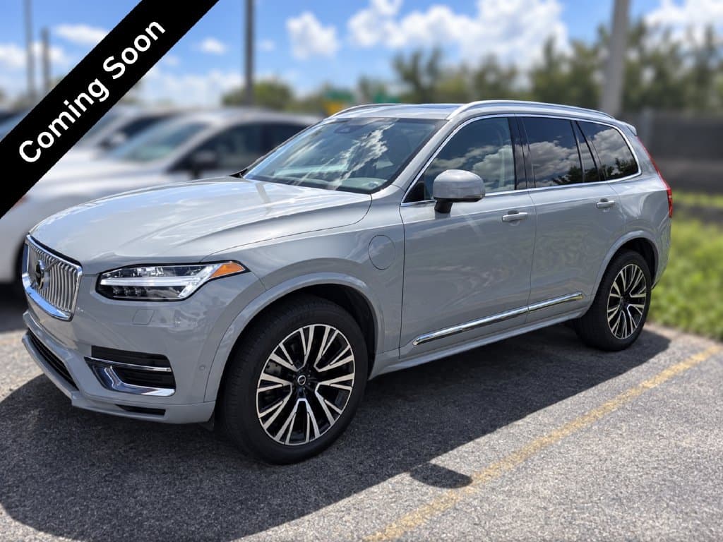 2025 Volvo XC90 Plug-In Hybrid Plus — photo 1 of 9