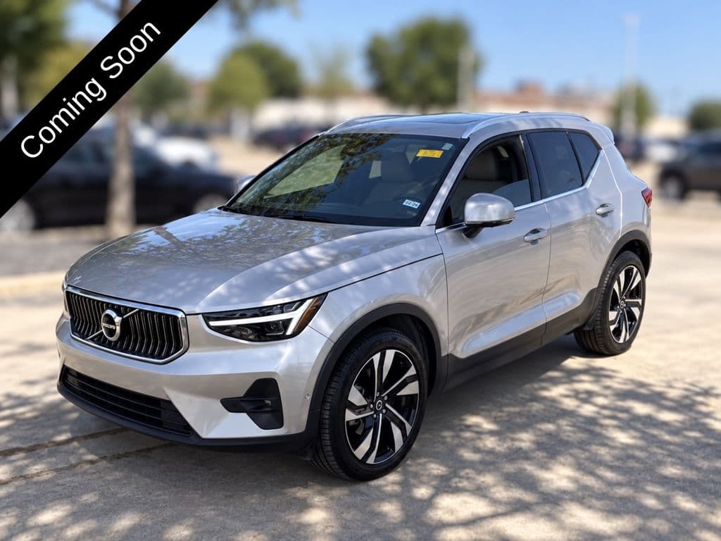 2024 Volvo XC40 Plus Bright Theme — photo 1 of 10