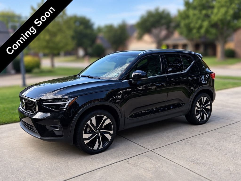 2024 Volvo XC40 Plus Bright Theme — photo 1 of 6