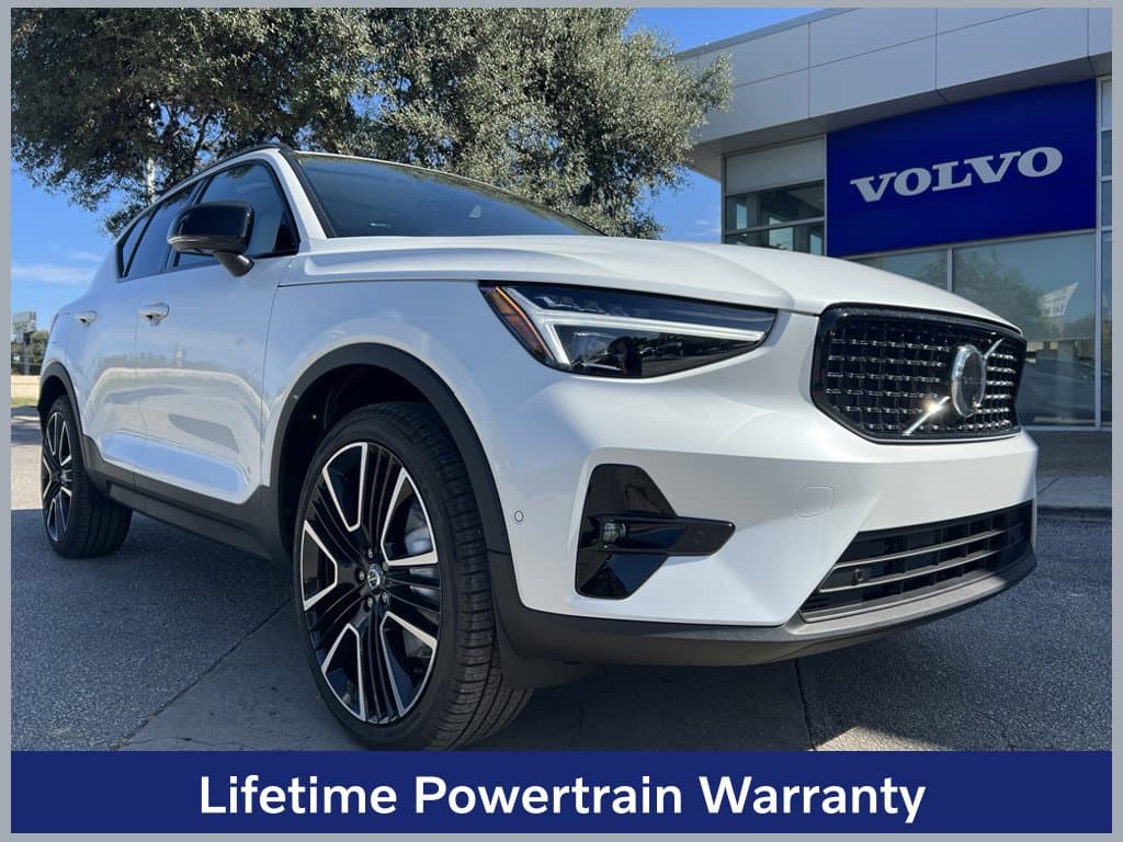 2026 Volvo XC40 Base — photo 1 of 27