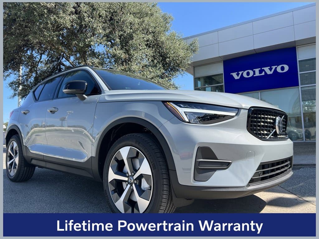 2026 Volvo XC40 Base — photo 1 of 26