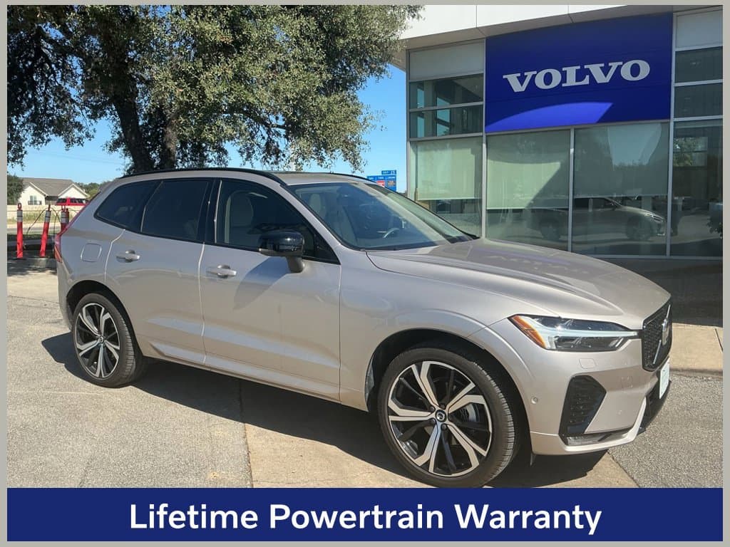 2025 Volvo XC60 Base — photo 1 of 3