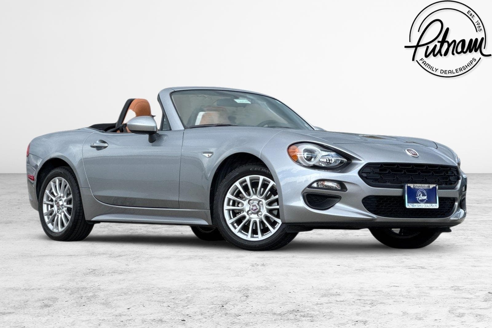 2017 Fiat 124 Spider Classica — photo 1 of 30