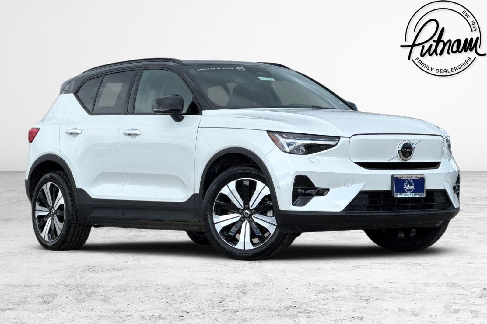 2023 Volvo XC40 Recharge Pure Electric Plus — photo 1 of 33