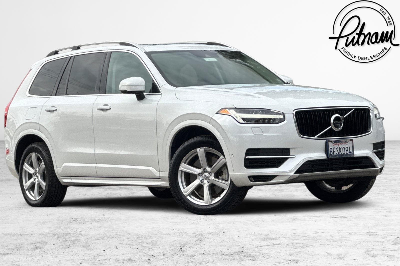 2019 Volvo XC90 Momentum — photo 1 of 33
