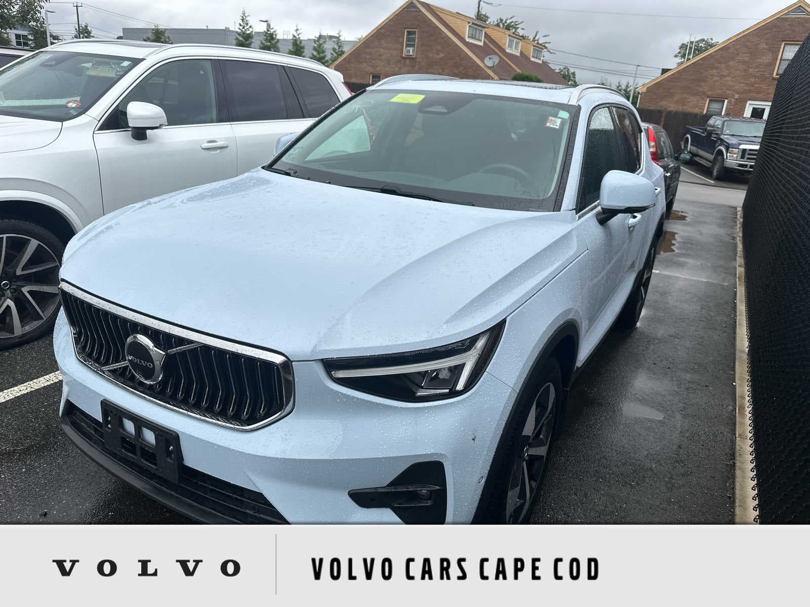 2025 Volvo XC40 Plus Bright Theme — photo 1 of 2