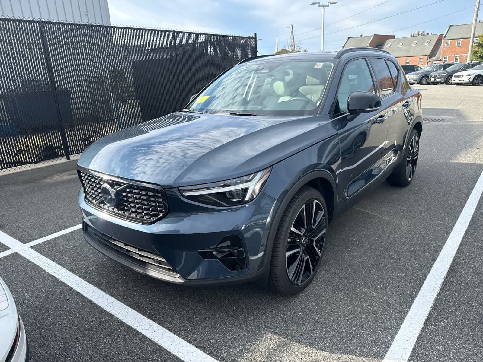 2026 Volvo XC40 Base — photo 1 of 3
