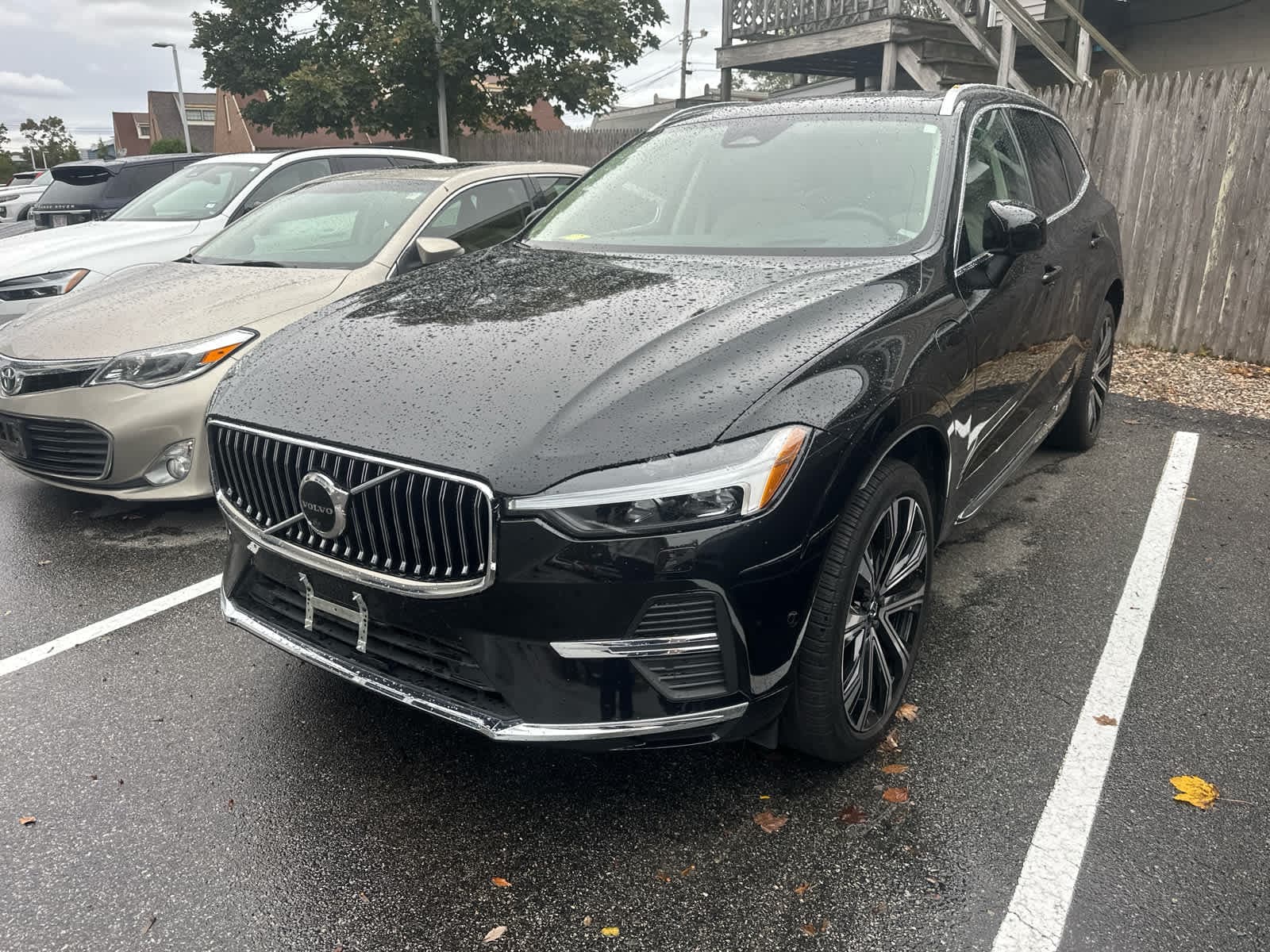 2023 Volvo XC60 Recharge Plug-In Hybrid Ultimate Bright Theme — photo 1 of 2