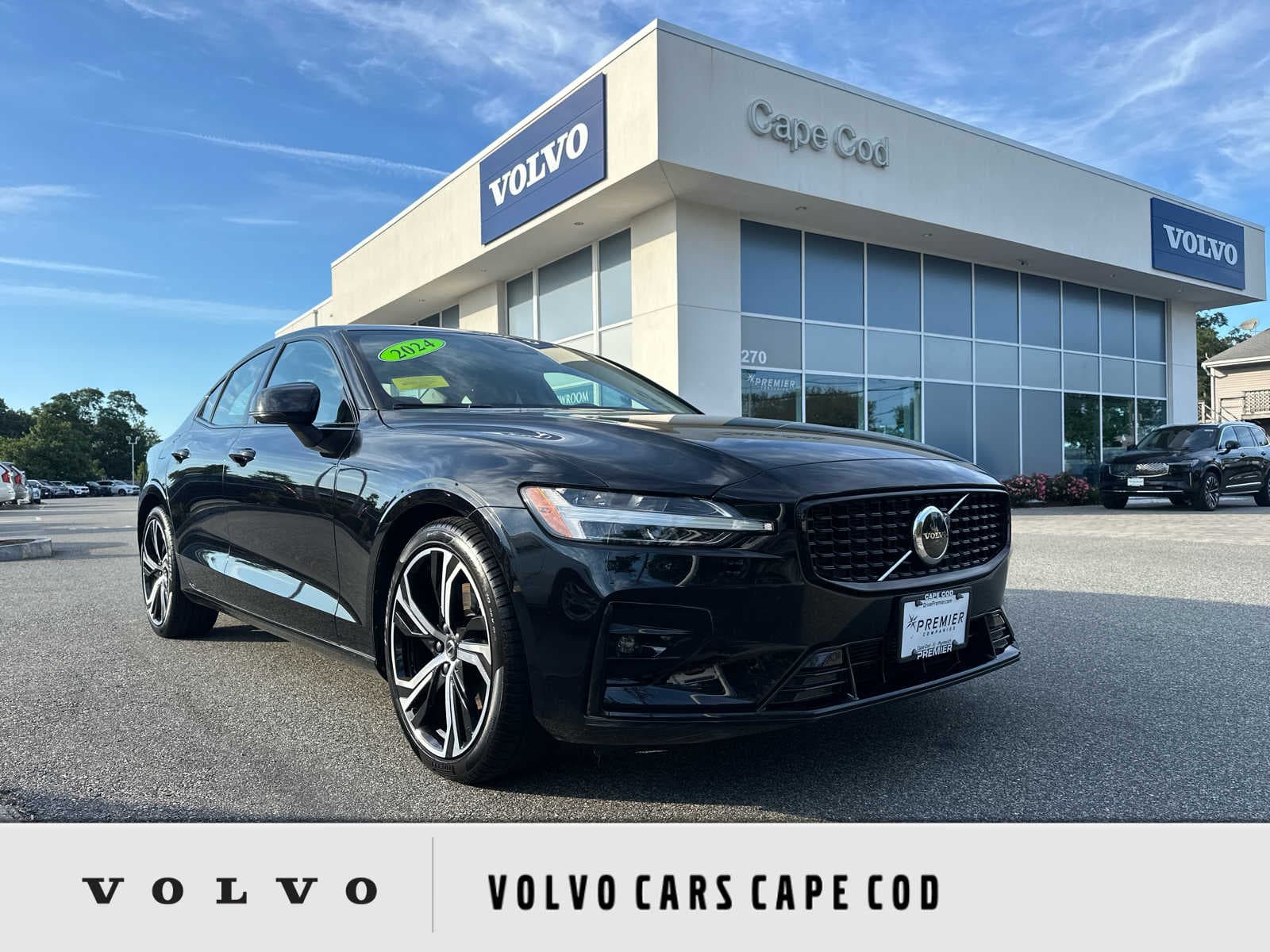 2024 Volvo S60 B5 Core Dark — photo 1 of 40