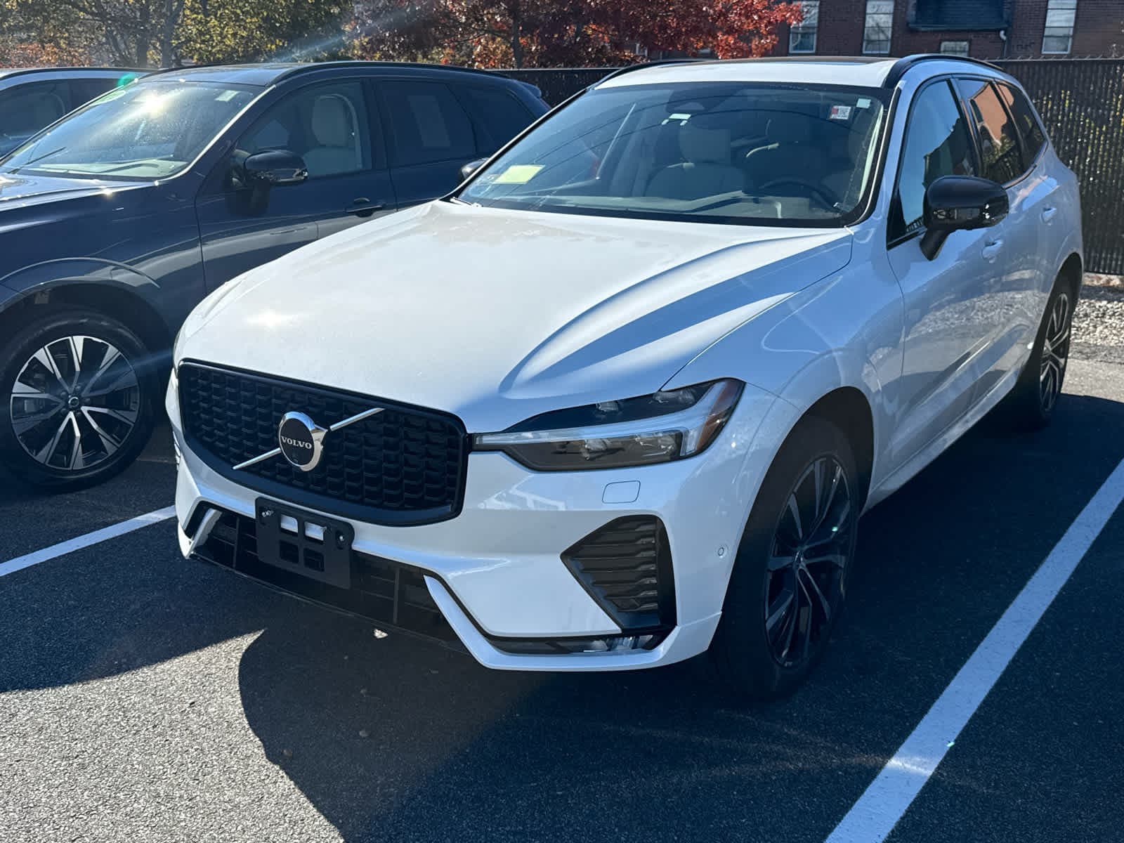 2024 Volvo XC60 Base — photo 1 of 2