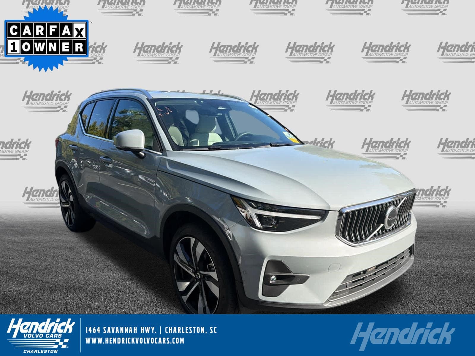 2024 Volvo XC40 Ultimate Bright Theme — photo 1 of 35