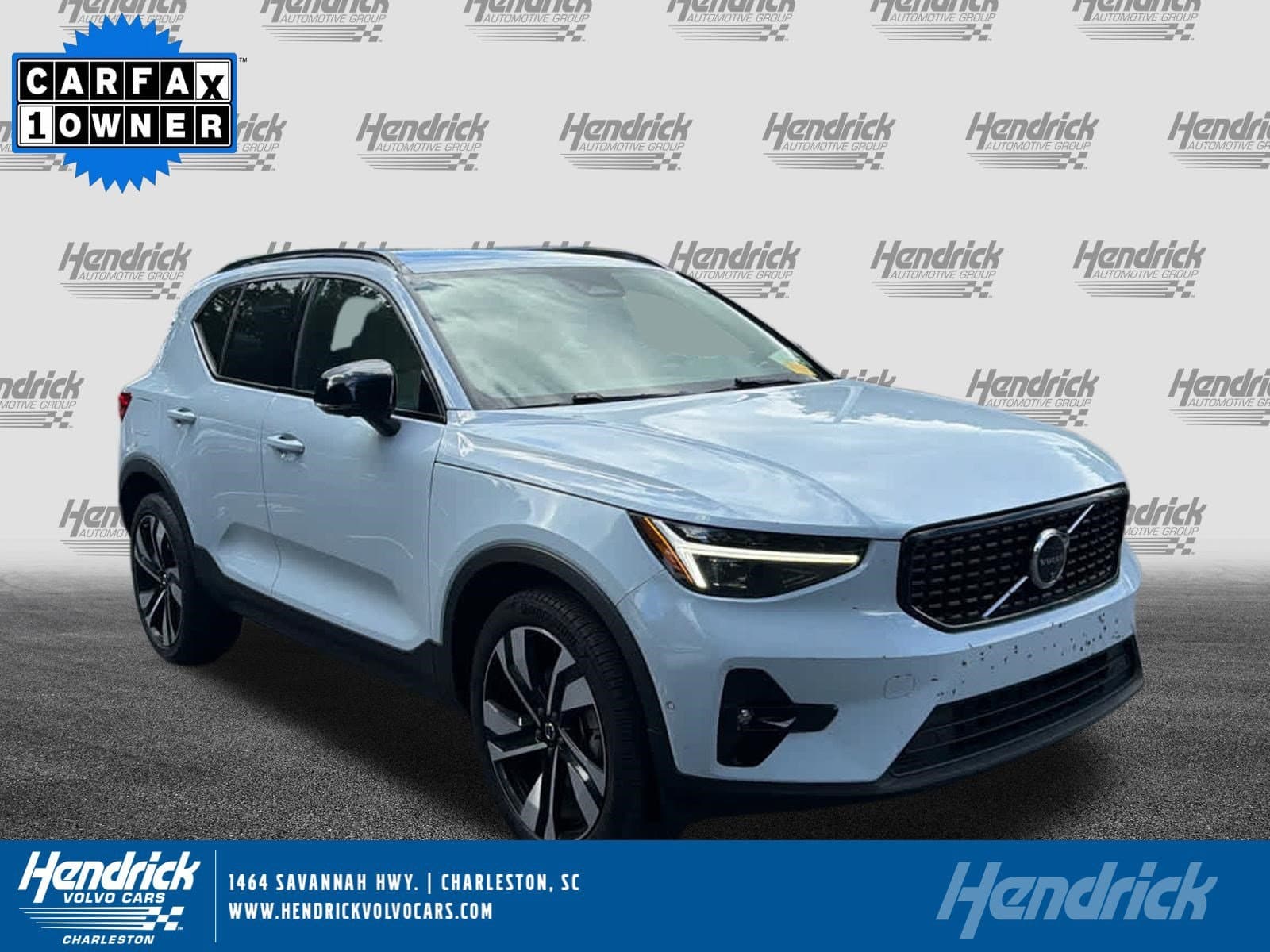 2024 Volvo XC40 Ultimate Dark Theme — photo 1 of 36