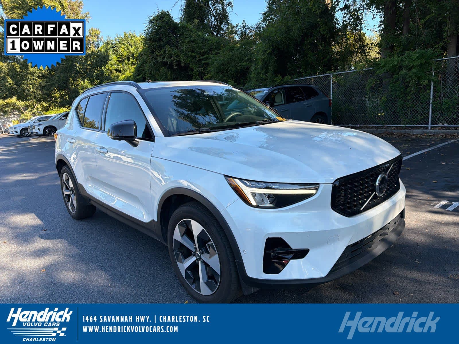 2025 Volvo XC40 Plus Dark Theme — photo 1 of 36