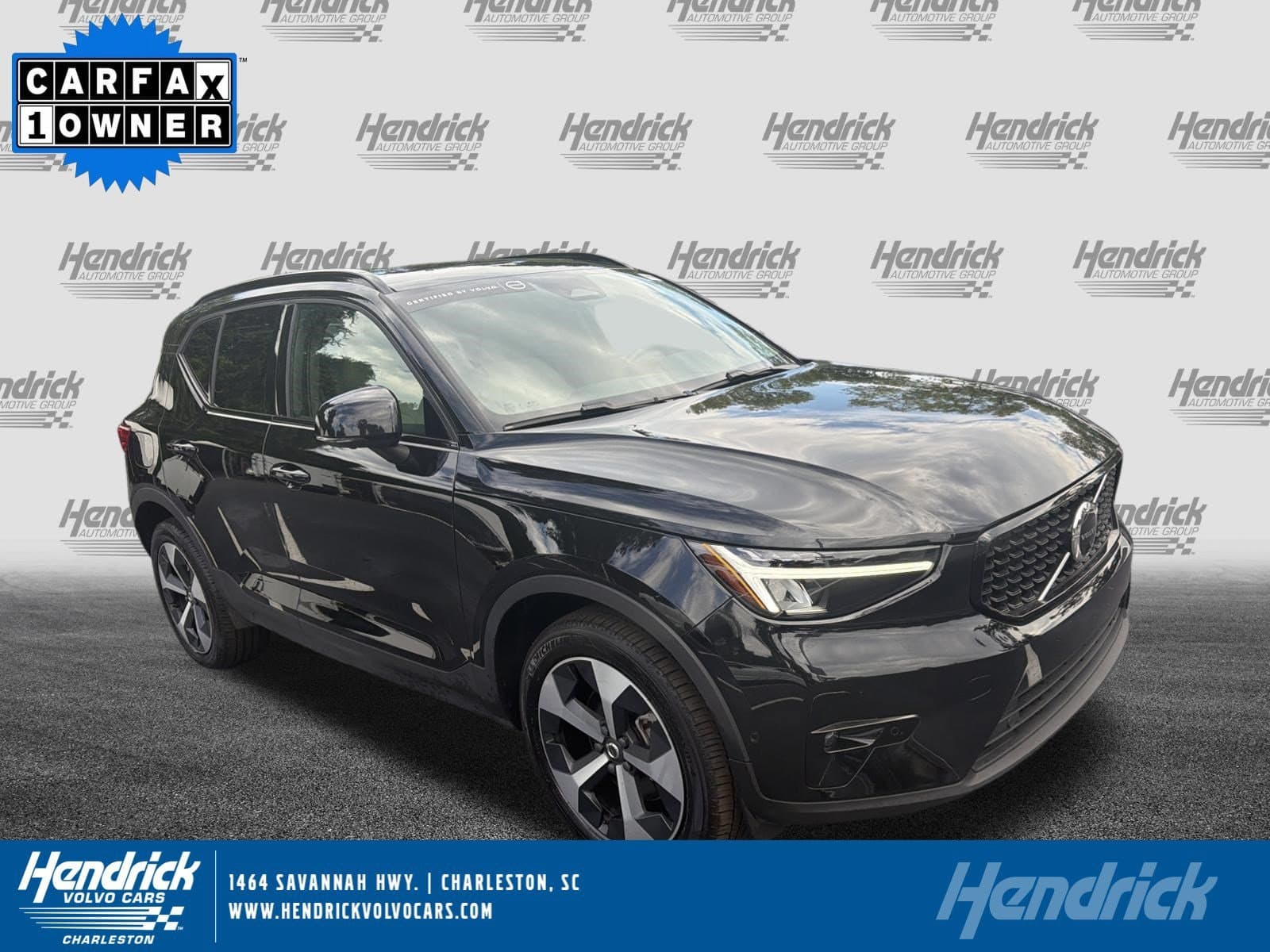 2025 Volvo XC40 Plus Dark Theme — photo 1 of 38