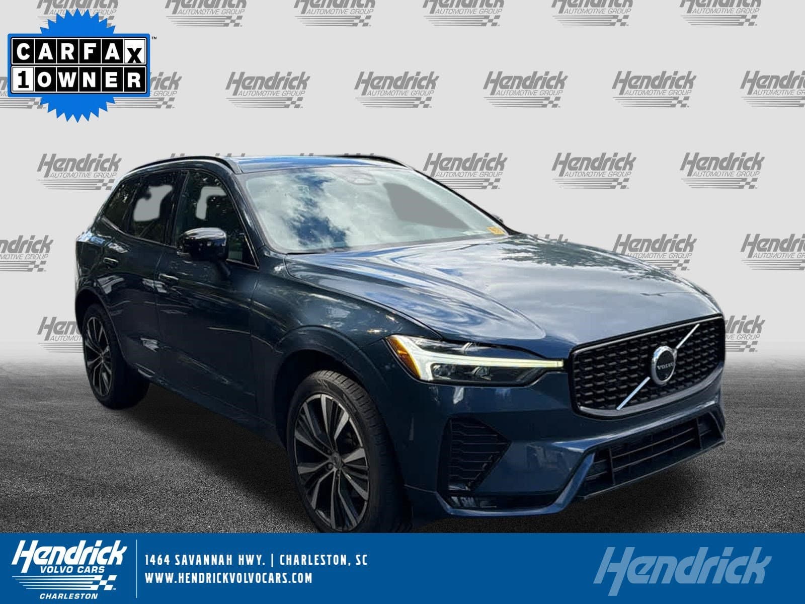 2024 Volvo XC60 Plus Dark Theme — photo 1 of 35