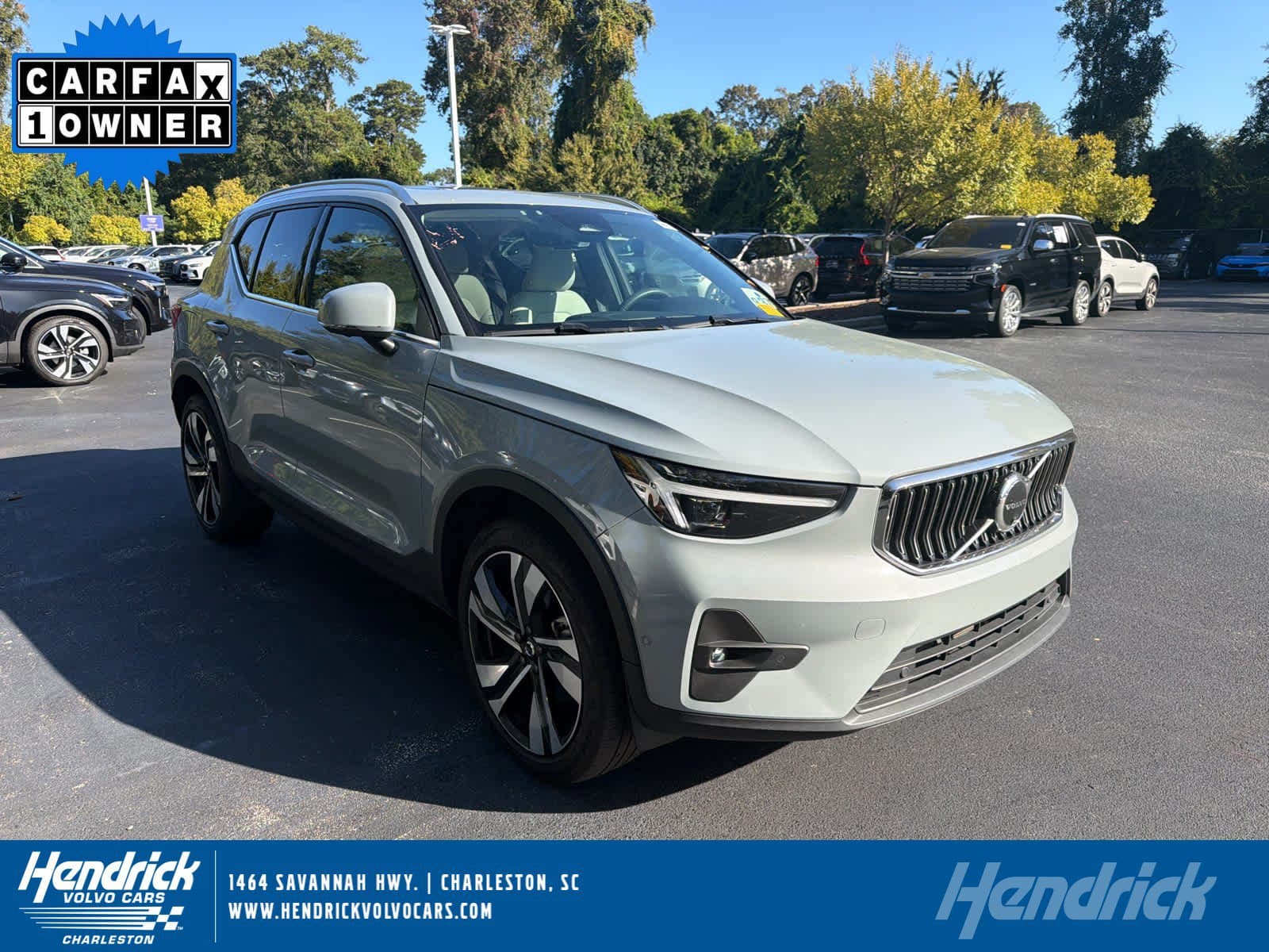 2024 Volvo XC40 Ultimate Bright Theme — photo 1 of 35