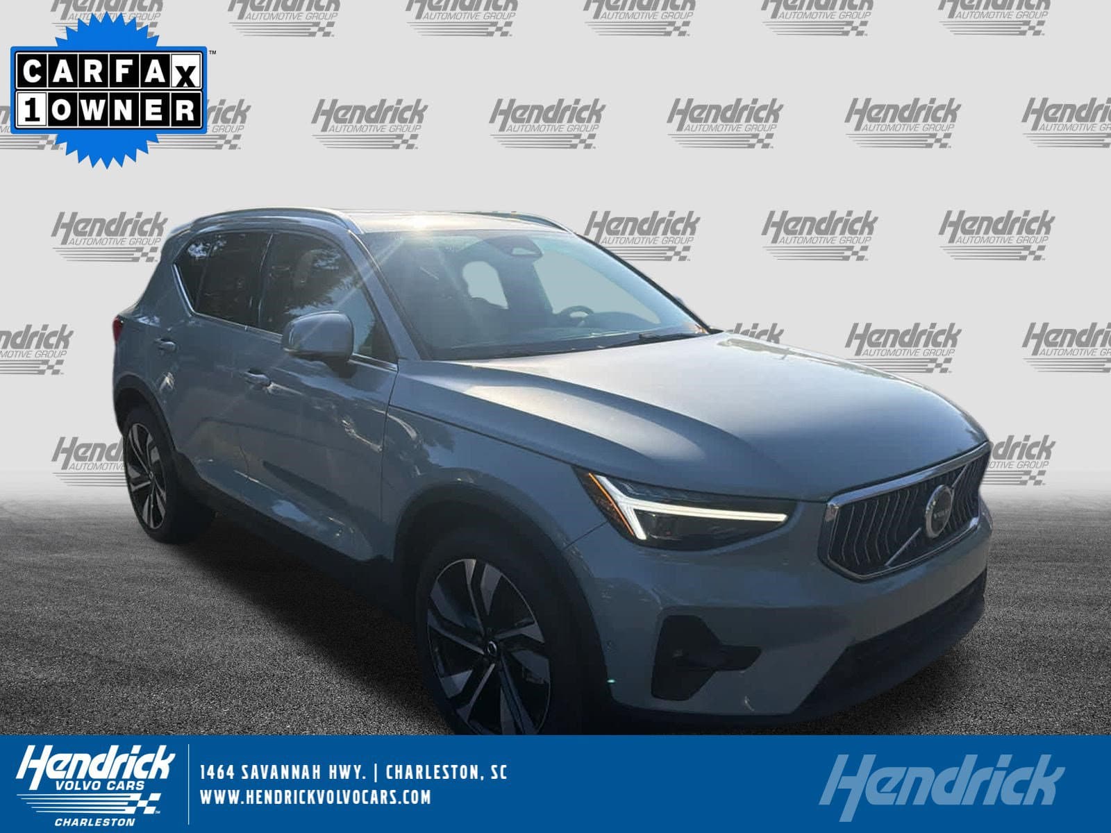 2024 Volvo XC40 Ultimate Bright Theme — photo 1 of 35