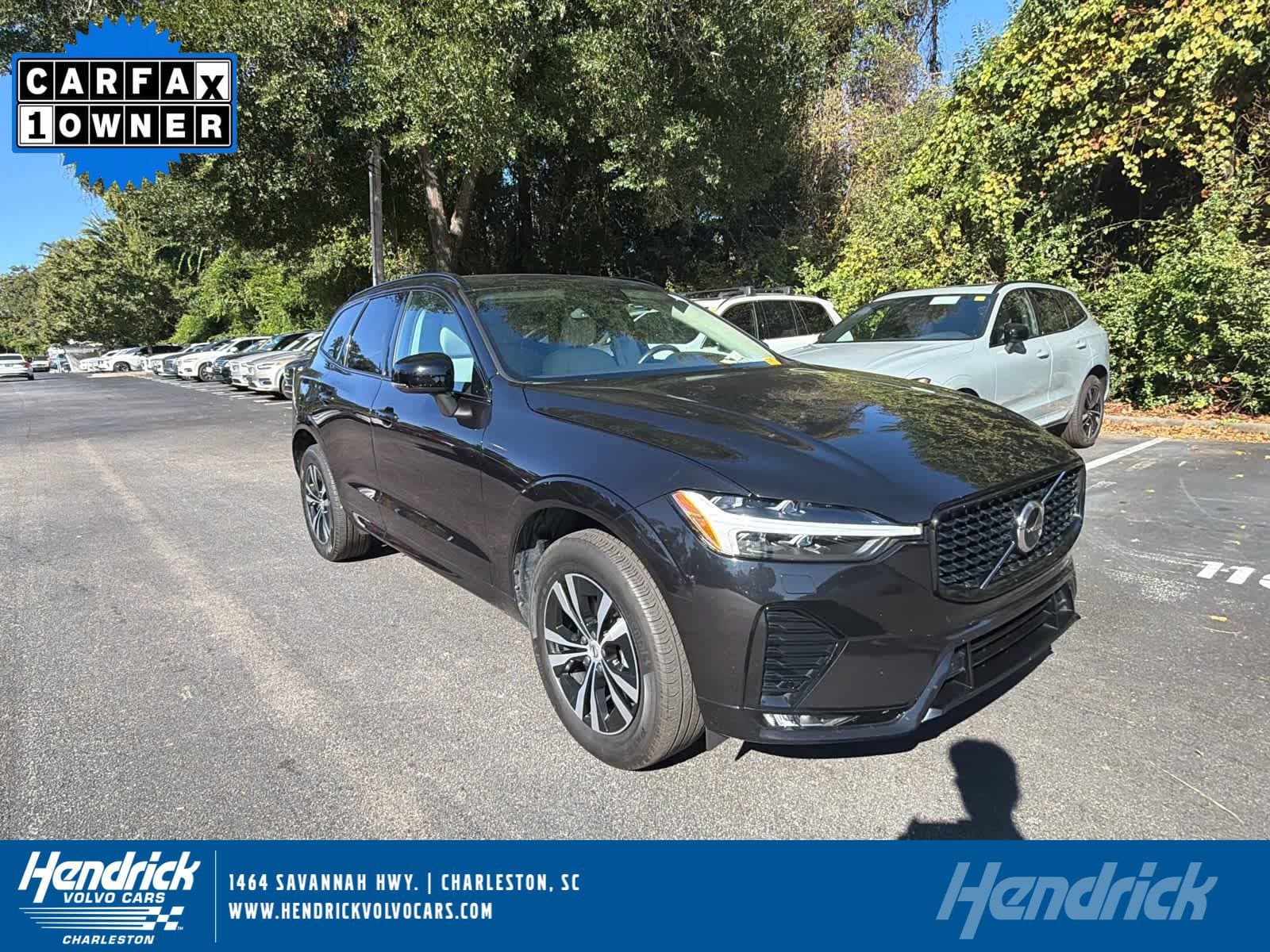 2025 Volvo XC60 Core — photo 1 of 36