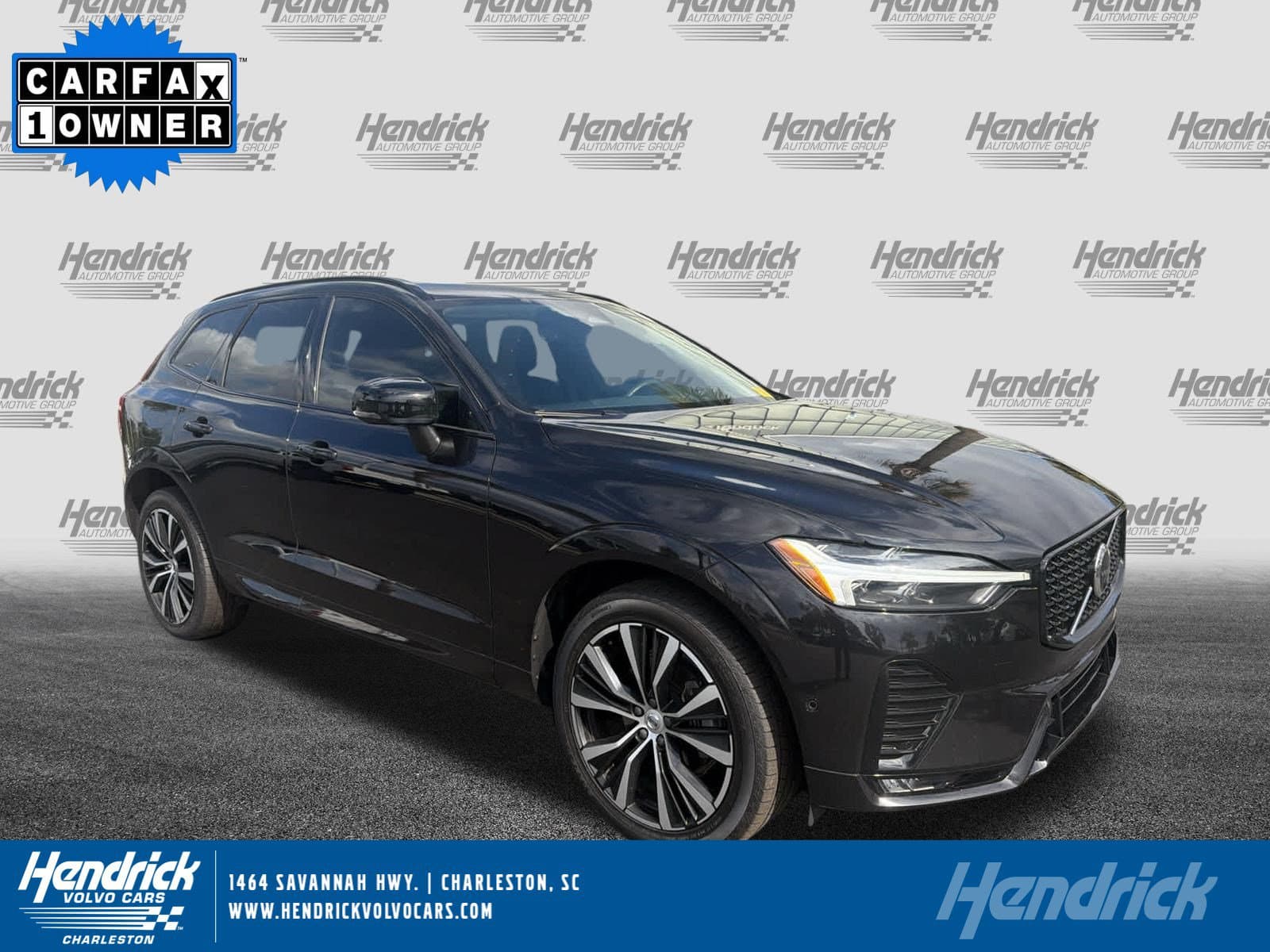 2024 Volvo XC60 Plus Dark Theme — photo 1 of 35