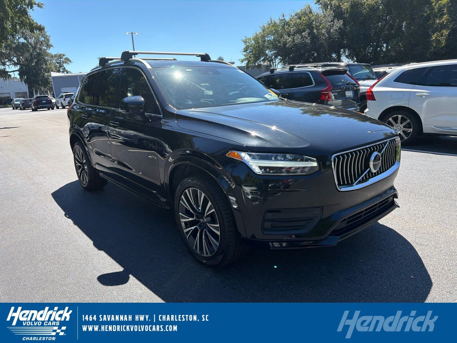 2022 Volvo XC90 Momentum — photo 1 of 35