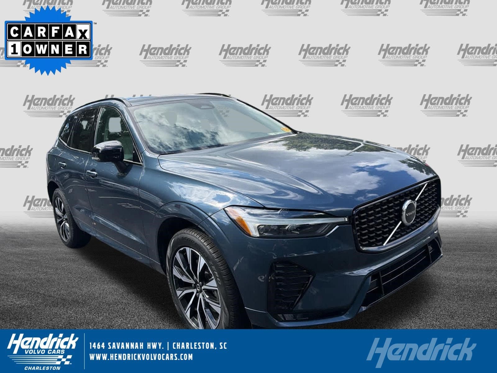 2024 Volvo XC60 Core Dark Theme — photo 1 of 36