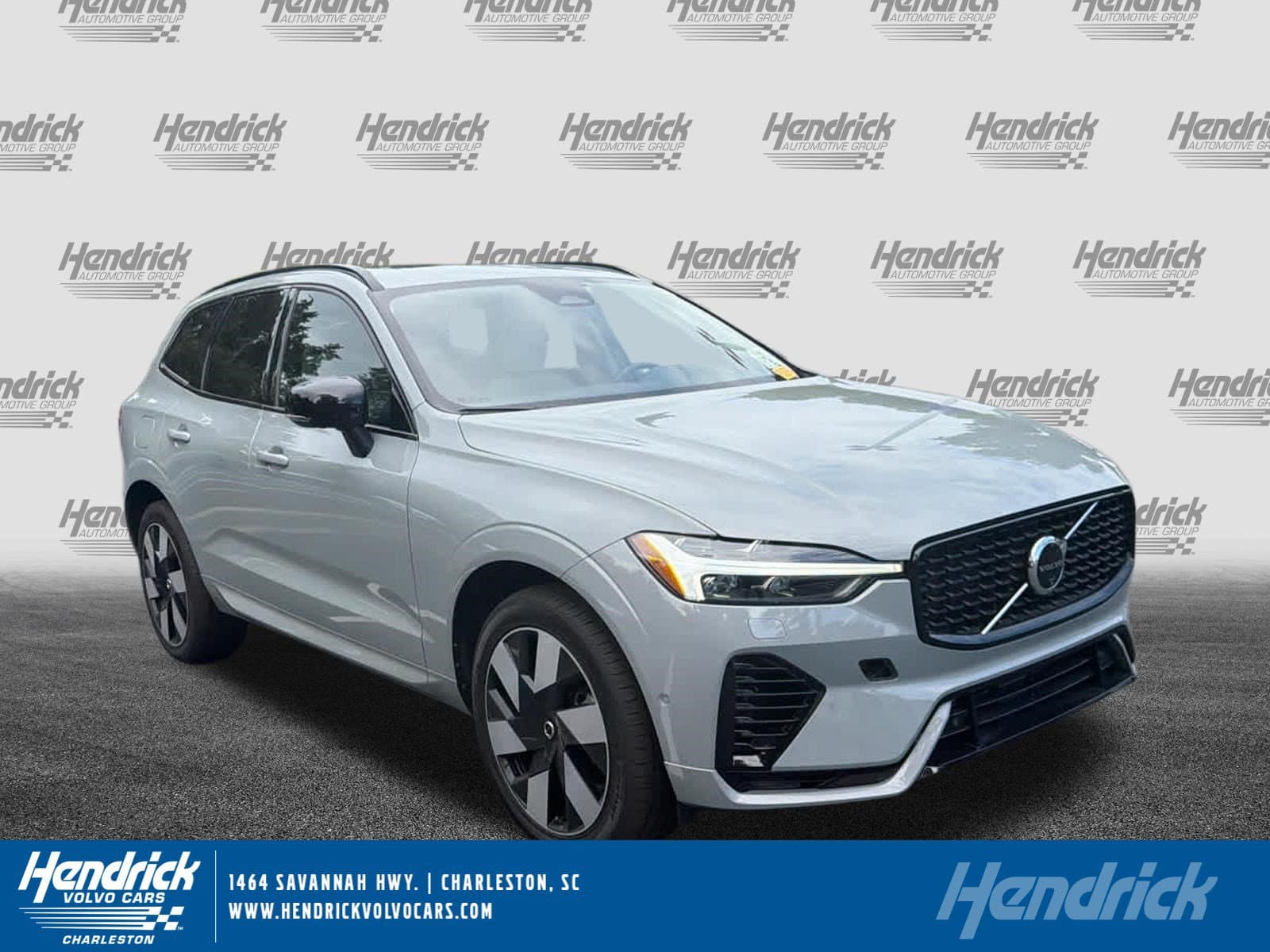 2024 Volvo XC60 Recharge Plug-In Hybrid Plus Dark Theme — photo 1 of 36