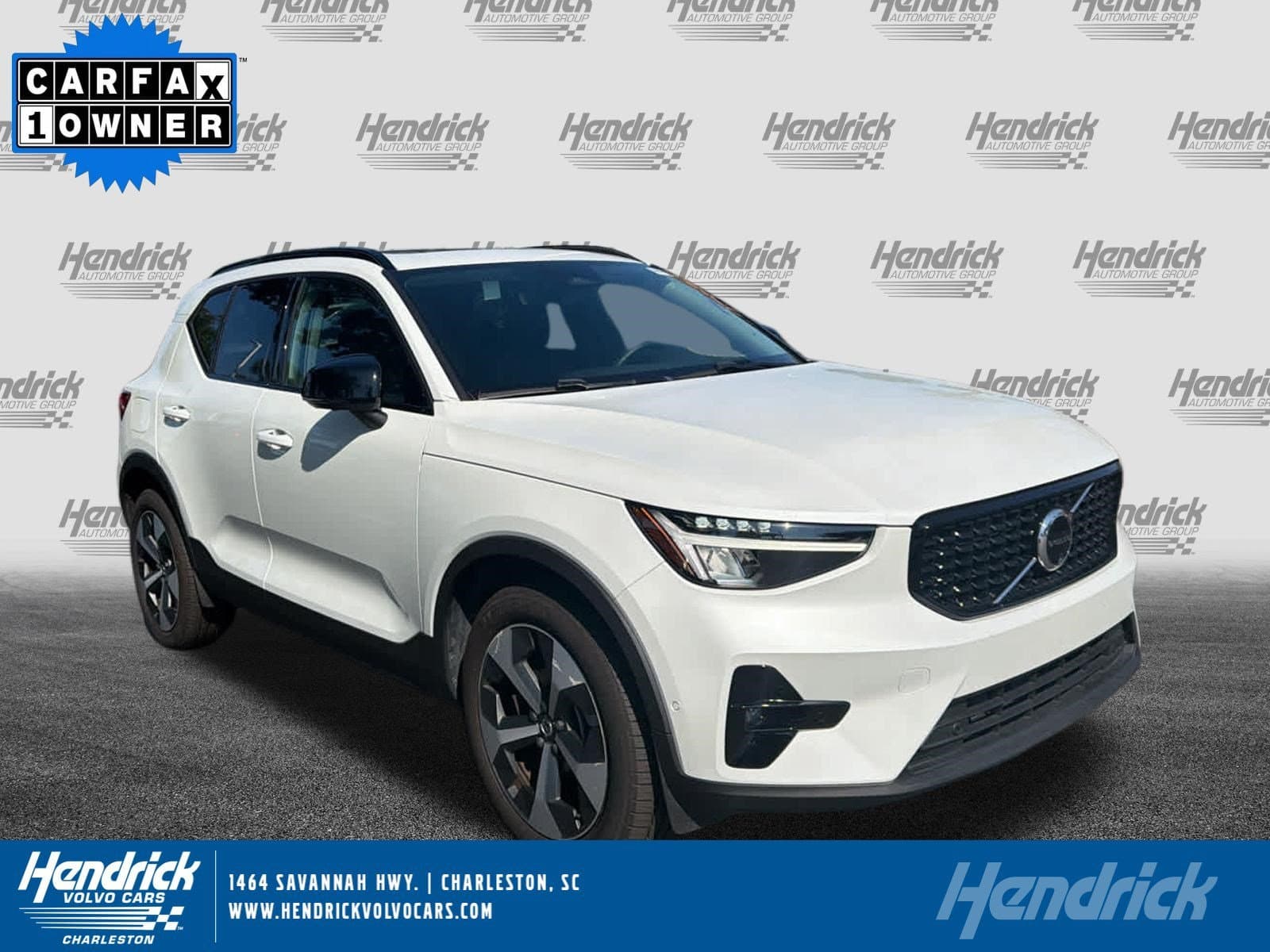 2025 Volvo XC40 Plus Dark Theme — photo 1 of 35