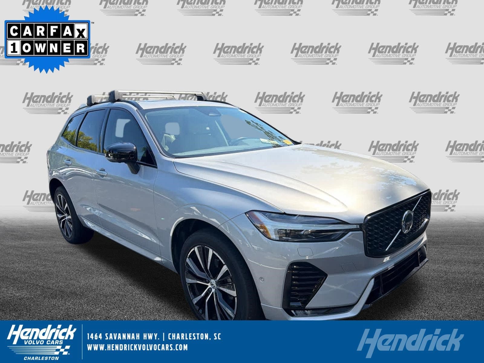 2024 Volvo XC60 Plus Dark Theme — photo 1 of 35
