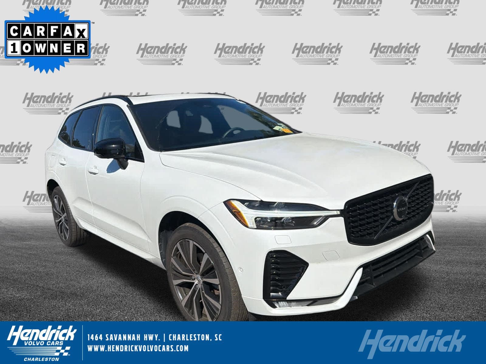 2024 Volvo XC60 Plus Dark Theme — photo 1 of 36