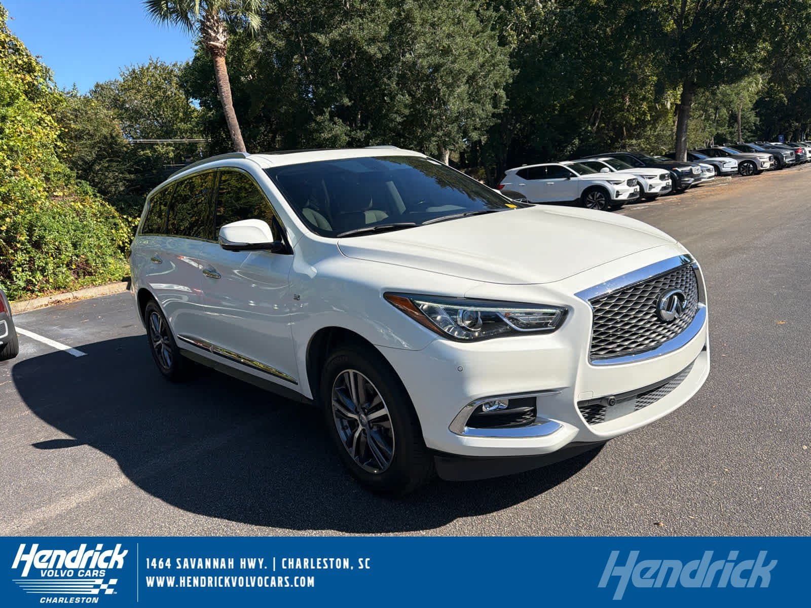 2017 INFINITI QX60 Base — photo 1 of 36