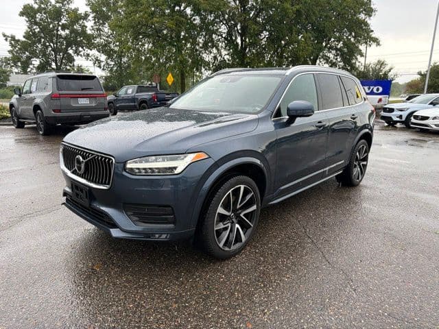 2020 Volvo XC90 Momentum — photo 1 of 15