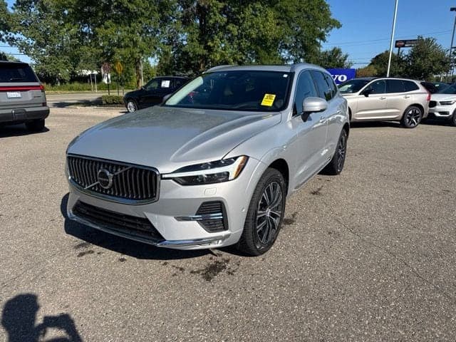 2022 Volvo XC60 B5 Inscription — photo 1 of 15