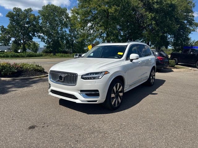 2025 Volvo XC90 Plug-In Hybrid Plus — photo 1 of 7