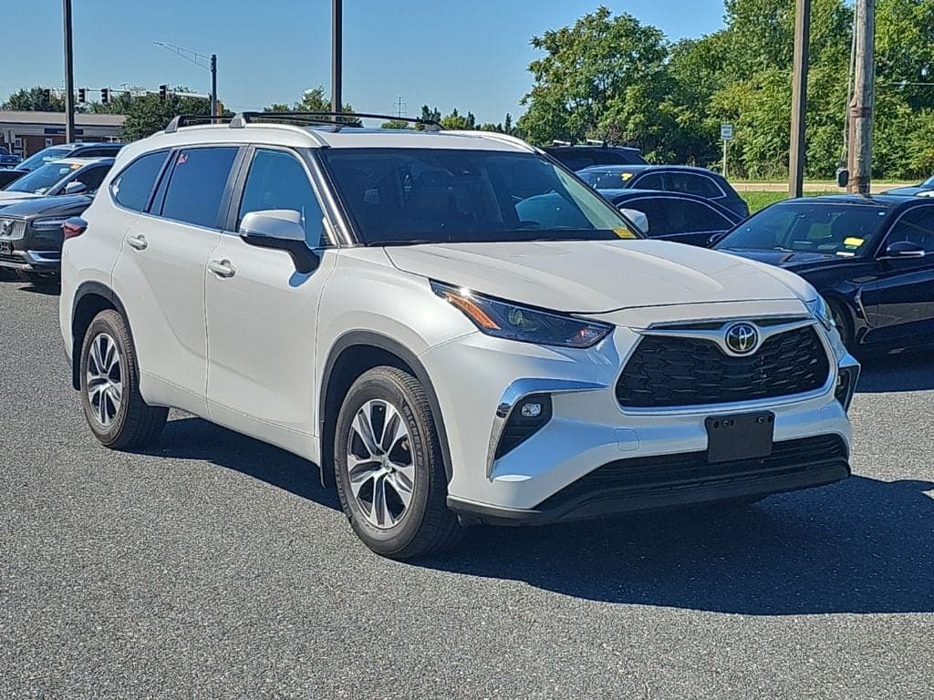 2023 Toyota Highlander XLE — photo 1 of 19