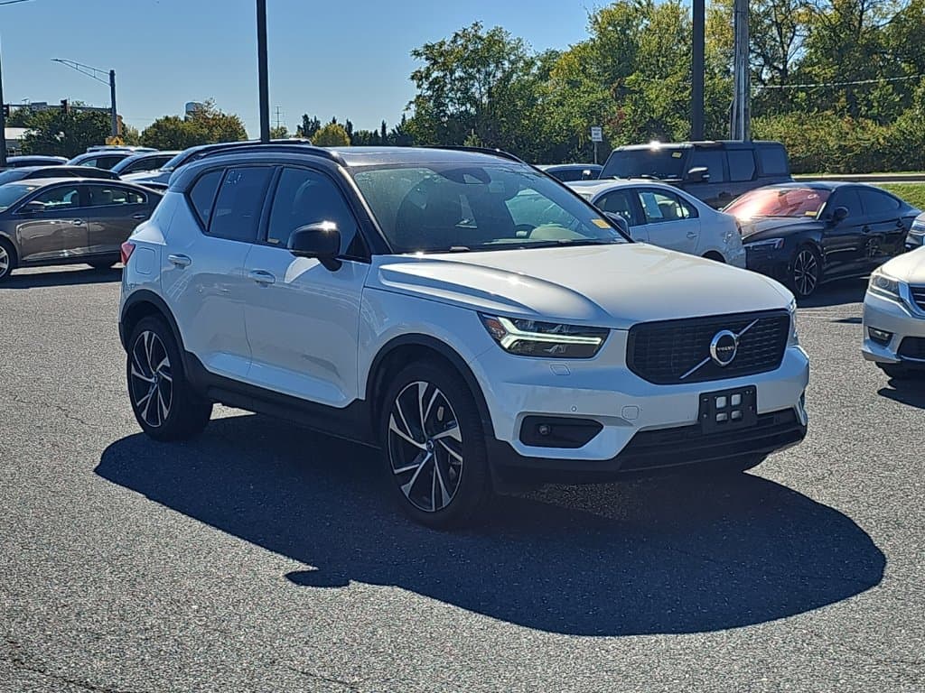 2021 Volvo XC40 R-Design — photo 1 of 19