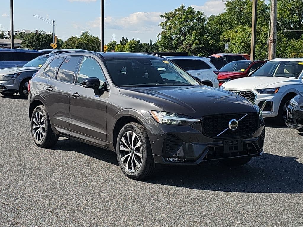 2025 Volvo XC60 Plus — photo 1 of 19
