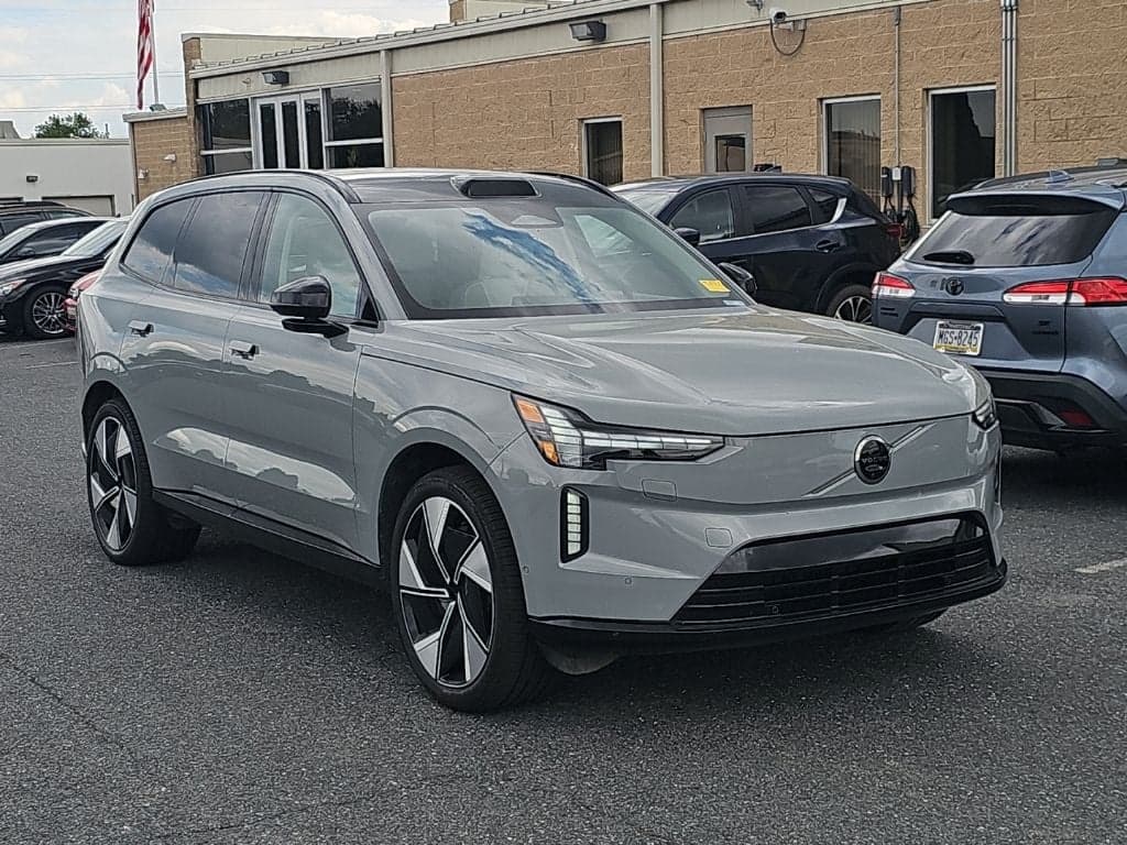 2025 Volvo EX90 Ultra — photo 1 of 19