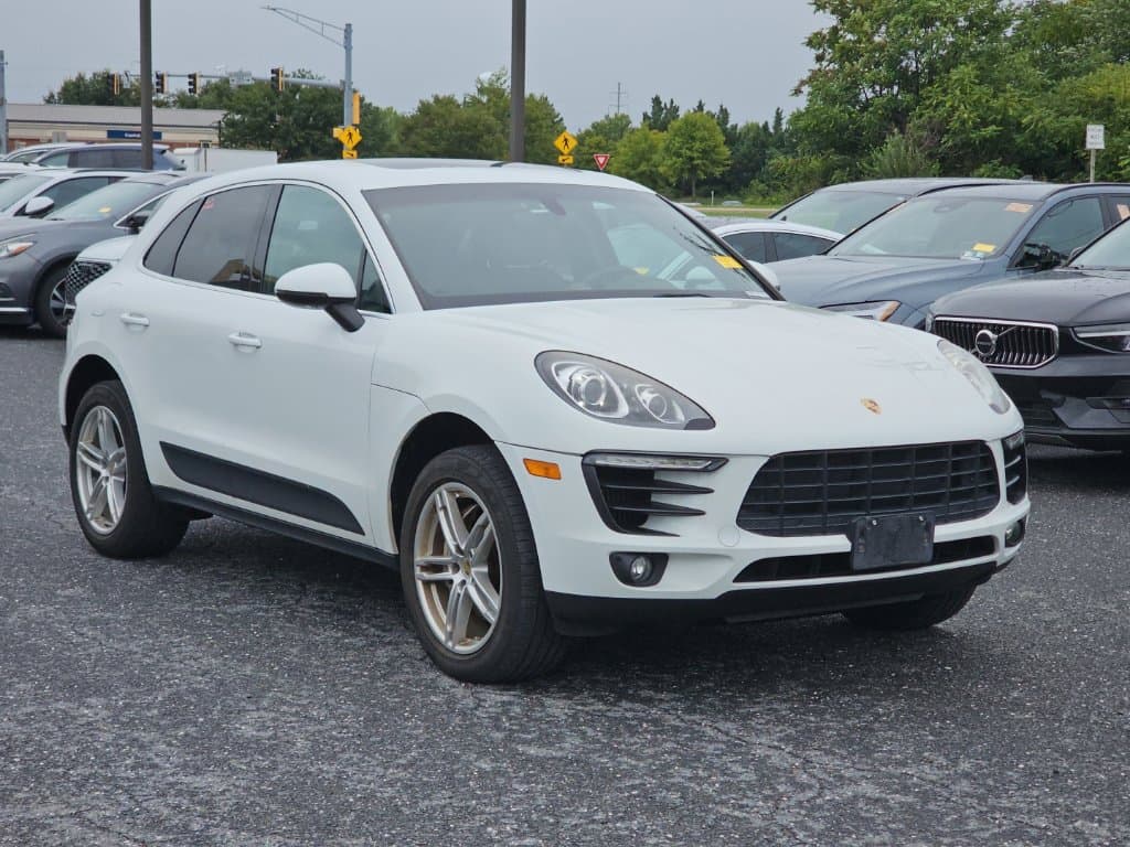 2016 Porsche Macan S — photo 1 of 19